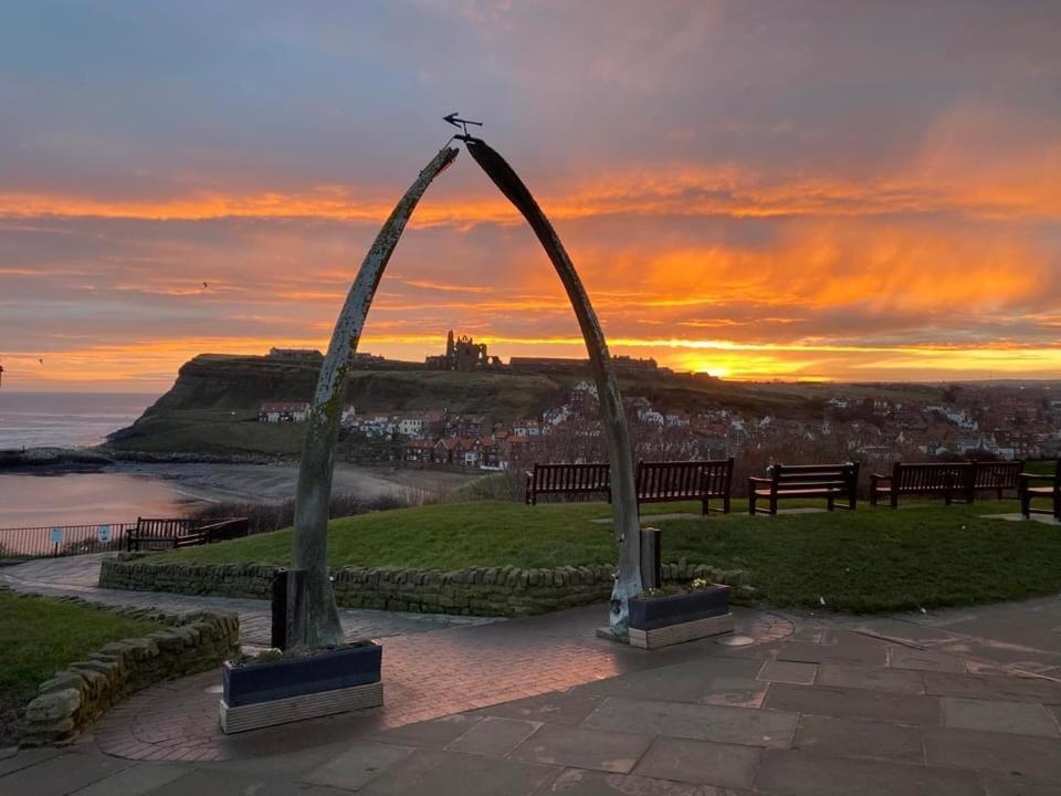 Bed and Breakfast Little Pie In The Sky Whitby Exterior foto